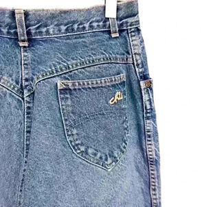 Vintage Chic High-Waisted Mom Jeans